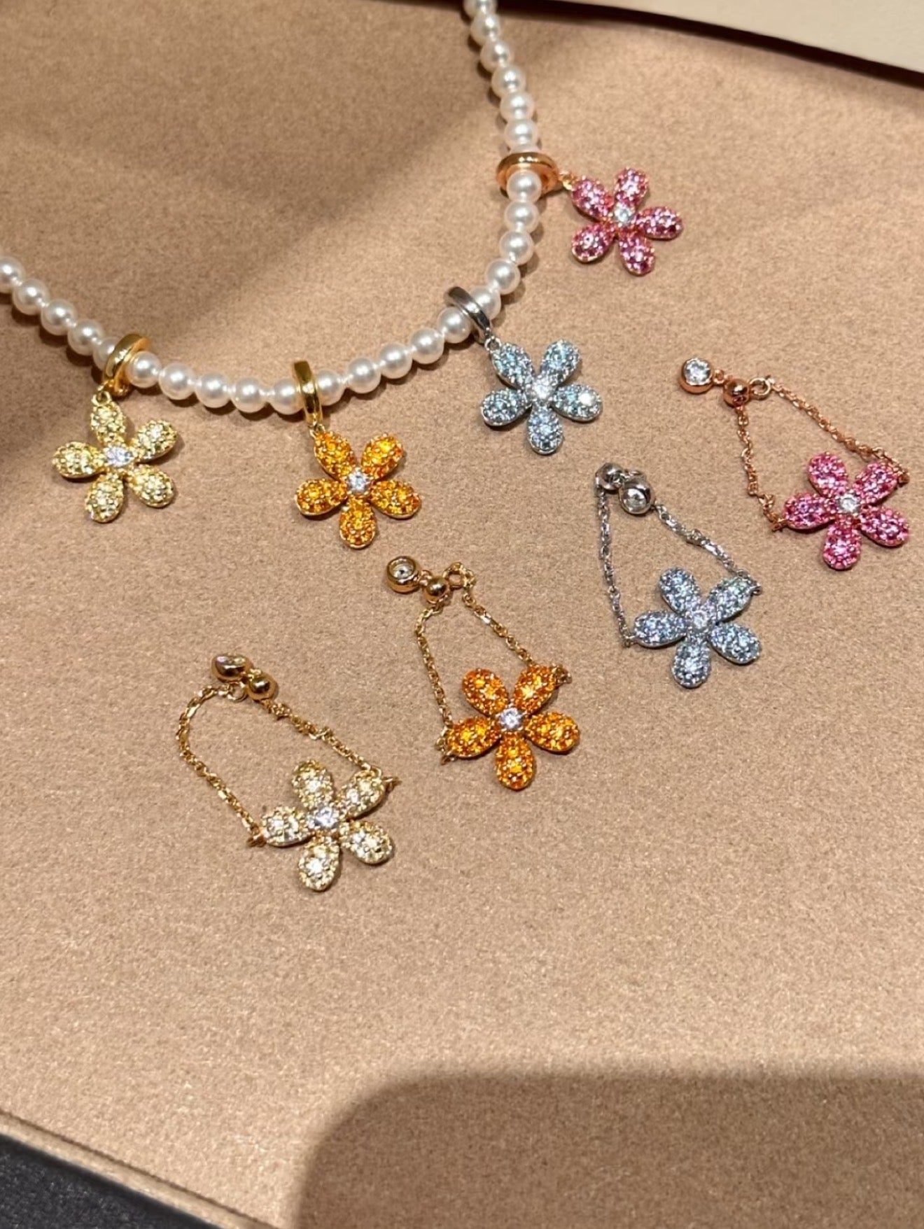 Macaron Daisy Necklace