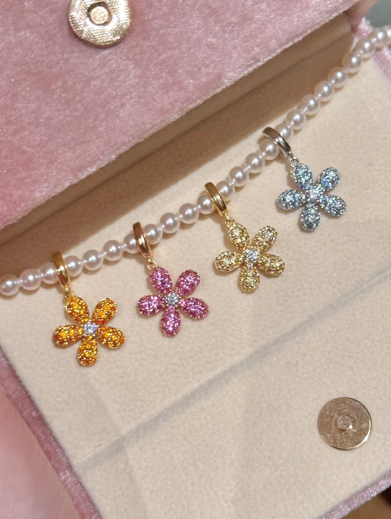 Macaron Daisy Necklace
